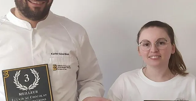 photo  karim et marion gourdon avec leurs prix présentent des éclairs au chocolat.  &copy;  co 