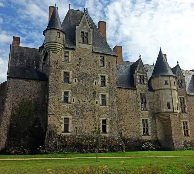 photo le château de baugé.  ©  laetitia gabry