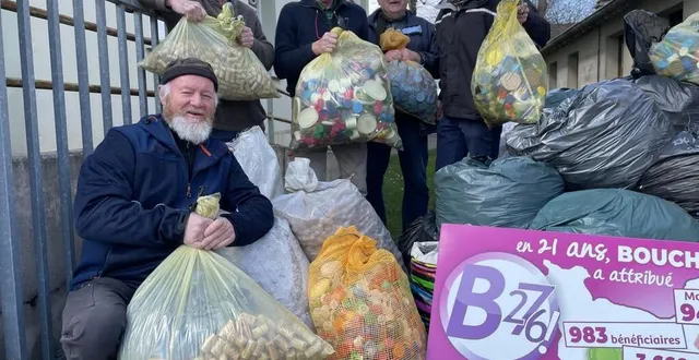 photo  près d’une tonne de bouchons ont été remis à deux associations pour être recyclée.  &copy;  ouest-france 