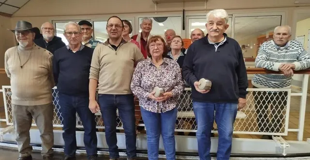 photo  à chaque saison son challenge. la finale du challenge carnaval s’est tenue à la maison blanche de mazé-milon samedi 22 février. la victoire est revenue à l’équipe de rachel gillet et christian mougel contre celle de  daniel véron et michel jubault, sur le score très serré de 12 à 11. un repas a ensuite rassemblé une cinquantaine de convives. des parties de belote et de tarot ont suivi jusqu’à la fin de l’après-midi.  &copy;  co 