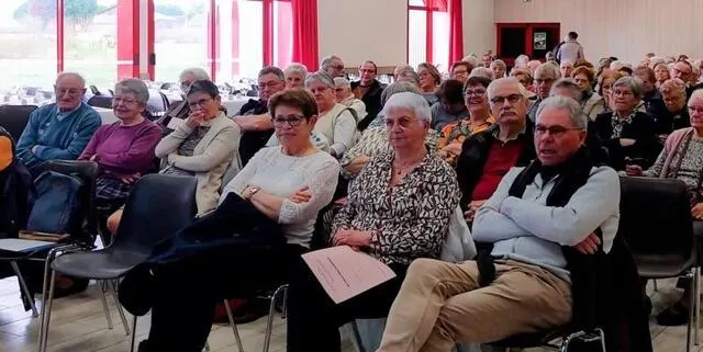 photo  les adhérents présents à l’assemblée générale le matin.  &copy;  générations mouvement 