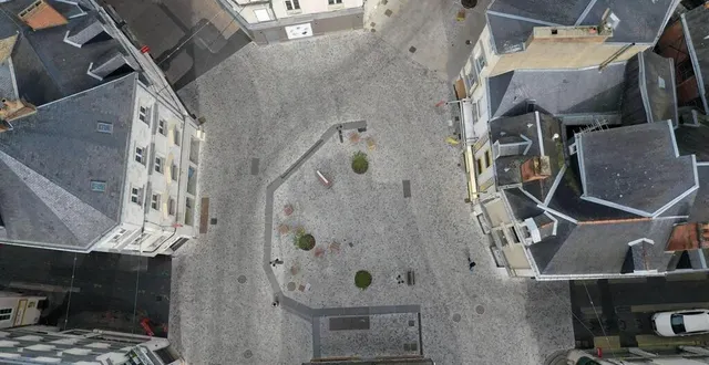 photo  le confinement a donné lieu à des images inédites de rues désertes, comme ici le quartier saint-nicolas au mans, mais aussi à des situations insolites.  &copy;  archives le courrier de l’ouest - josselin clair 