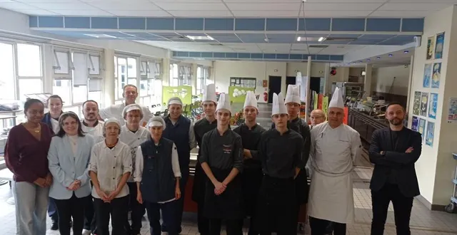 photo  tous les protagonistes de cette rencontre entre deux mondes de la cuisine destinés aux jeunes.  &copy;  ouest-france 
