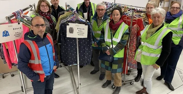 photo  huit associations de maine-et-loire interpellent les sénateurs afin qu’ils votent une loi pour une mode durable.  &copy;  ouest-france 