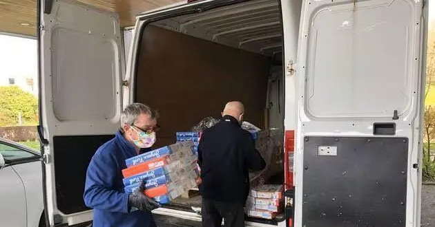 photo  le secours populaire de flers, dans l’orne, avait offert des chocolats au personnel hospitalier de flers en avril 2020.  &copy;  ouest-france / archives. 