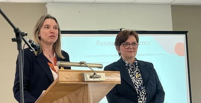 photo  la députée laetitia saint-paul et la sénatrice corinne bourcier ont échangé avec les femmes élues, ce vendredi 14 mars 2025, à dampierre.  &copy;  courrier de l’ouest 
