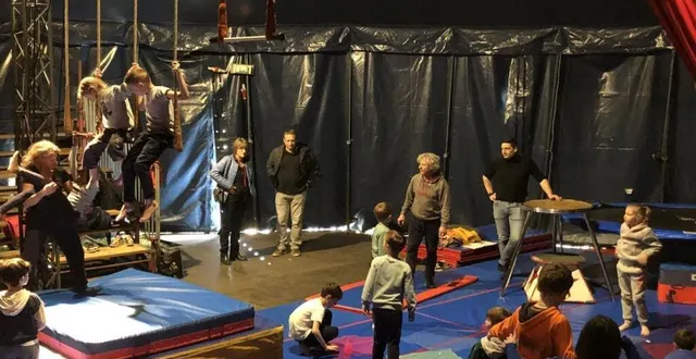 photo  une initiation sous le chapiteau de chien de cirque.  &copy;  le maine libre 