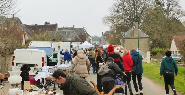 photo  les rues du village ont accueilli, dimanche, une soixantaine d’exposants tout au long de la journée. « il fait froid certes, mais au moins il ne pleut pas », souligne david brepson, président du comité des fêtes, ravi de cet élan festif.  &copy;  ouest-france 