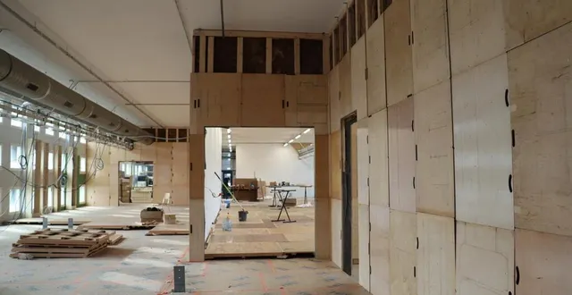 photo  au premier étage du bâtiment en béton du pôle ess, à saint-georges-des-groseillers, un 