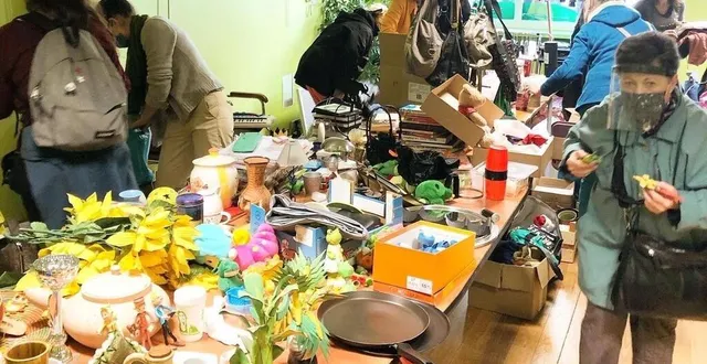 photo  à la gratiferia, tout est gratuit.  &copy;  ekwana 