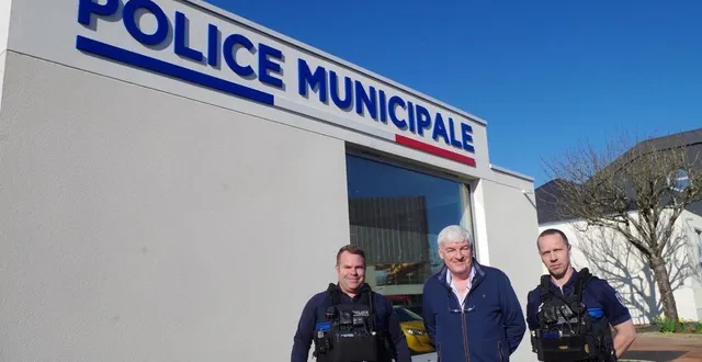 photo  les deux policiers municipaux, mutualisés entre champagné et yvré-l’évêque, disposent de nouveaux locaux à champagné, place de la mairie.  &copy;  le maine libre 