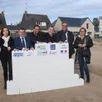 photo  beaufort, zac de la poissonnière, le 7 mars 2025. autour du président de baugeois-vallée philippe chalopin et du maire de beaufort-en-anjou alain dozias, les partenaires du projet ont symboliquement posé la première pierre de la résidence seniors. 