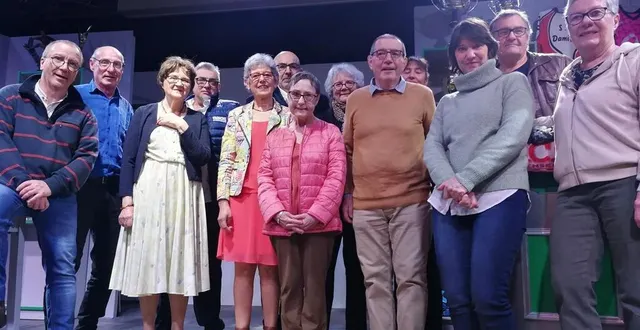 photo  l’auteur bernard lenne (en pull ocre) à la rencontre de la damignienne comédie.  &copy;  ouest-france 