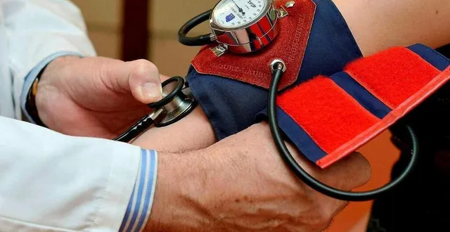 photo  des internes du chu d’angers et un médecin coordinateur accueilleront les patients à bord du camion aménagé en cabinet médical.  &copy;  archives joël le gall / ouest-france 