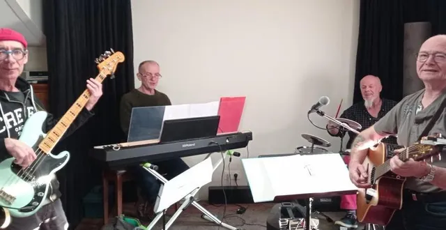 photo  dominique, franz, jean-claude et marc, quatre copains.  &copy;  ouest-france 