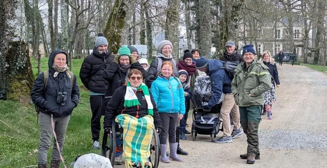 photo  la fraîcheur n’a pas empêché les marcheurs et visiteurs à s’inviter aux différentes animations de la journée internationale des forêts.  &copy;  ouest-france 
