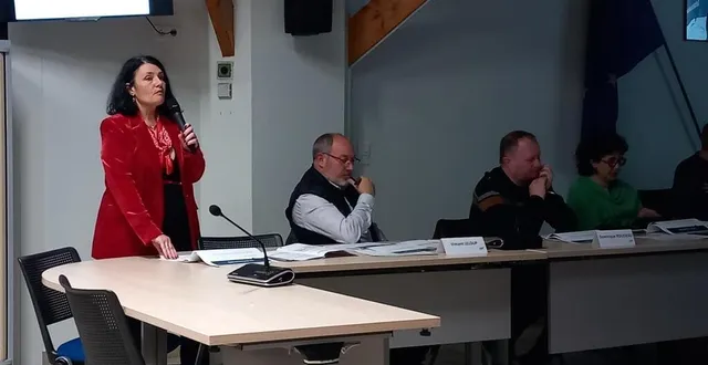 photo  katia hardouin, première adjointe aux finances, a traité les questions budgétaires.  &copy;  le maine libre 