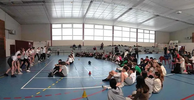 photo  les collégiens des établissements andré-malraux (trun) et arlette hée-fergant (vimoutiers) ont expérimenté le dispositif d’éducation artistique et culturelle du département, danse au collège.  &copy;  ouest-france 