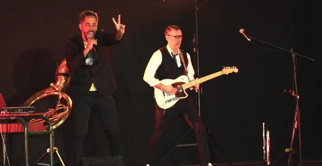 photo  à la salle des loisirs de mazé-milon, la compagnie soul béton a proposé un concert survitaminé.  &copy;  co 