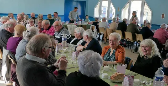 photo  les aînés se sont réunis samedi, lors d’un repas offert par la municipalité.  cinquante-trois personnes ont répondu présent.  &copy;  ouest-france 