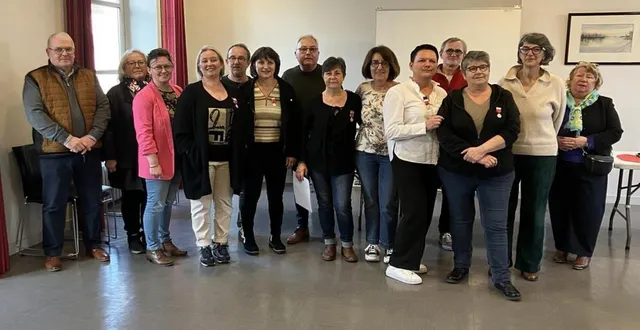 photo  valérie bossé, valérie albert, carole brizard, armelle charraud, virginie frère,sylvie quartier, hélène chiron ont reçu la médaille du travail pour leur collaboration au service des collectivités territoriales durant vingt, trente ou trente-cinq ans de service. le maire, jean-jacques girard, a laissé le soin à son adjointe, véronique renaudon, en charge du personnel municipal de retracer le parcours de chacune en précisant que « la remise d’une médaille du travail est la reconnaissance de l’engagement et d’un professionnalisme reconnu. »  &copy;  ouest-france 