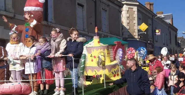 photo  le char de la gourmandise a défilé dans les rues du bourg.  &copy;  co 