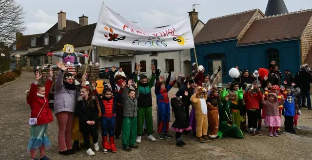 photo  le cortège d’enfants déguisés.  &copy;  le maine libre 