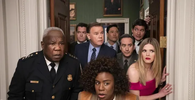 photo  isiah whitlock, dan perrault, spencer garrett, uzo aduba, randall park, andrew friedman, ken marino, molly griggs dans la nouvelle série netflix, « la résidence ».  &copy;  erin simkin/netflix 