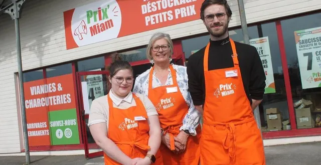 photo  claudine trudelle, responsable du magasin prix’miam de sablé-sur-sarthe, entourée par mélissa chauvin et mathyeu ravaux.  &copy;  ouest-france 