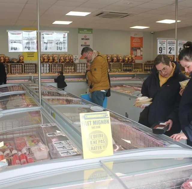 photo la clientèle s’est déplacée en nombre et dès l’ouverture pour découvrir le magasin.  ©  ouest-france