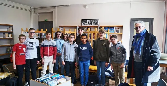 photo  jean-baptiste de panafieu a passé deux heures à répondre aux questions du groupe d’élèves.  &copy;  ouest-france 