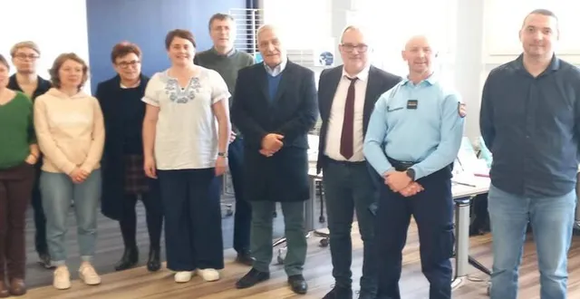 photo  l’école louis-forton, le collège nicolas-jacques-conté, la gendarmerie et la médiathèque se sont réunis pour organiser un forum sur le thème du harcèlement scolaire et la gestion des écrans.  &copy;  ouest-france 