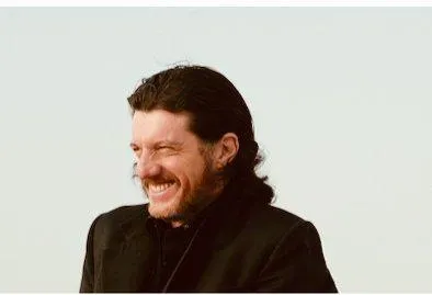 photo  titi robin n’a cessé d’approfondir une recherche littéraire et poétique.  &copy;  louis vincent 