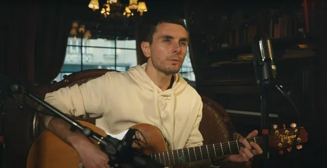 photo  david logis, alias dibarlé, assurera la première partie de sylvain duthu au forum de flers, ce samedi 22 mars 2025.  &copy;  capture d’écran youtube dibarlé 