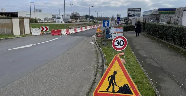 photo  à la fin du mois de mars 2025, les travaux dans la rue saint-laurent à sablé-sur-sarthe devraient enfin s’achever.  &copy;  ouest-france 