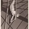 photo else jaekel a commencé le trapèze à presque 40 ans. sa quatrième chute, au festival international du cirque d’alger en 1958, mettra fin à sa carrière.