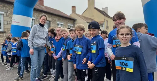 photo  hélène matuszak, professeure à l’école de la ferrière-bochard, a accompagné ses élèves de ce2 aux foulées scolaires d’alençon.  &copy;  ouest-france 