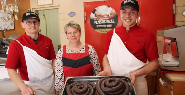 photo  christophe et carine durville aux côtés de nolan zakoïc.  &copy;  ouest-france 