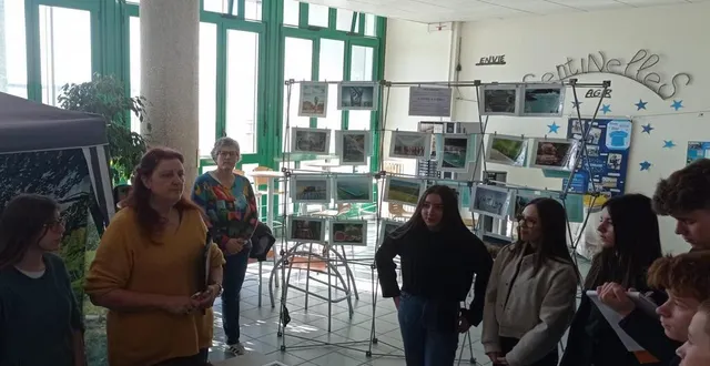 photo  hélène julliot-cousin et maïa julliot, avec élizabeth rousseau, présentent les divers éléments de cette sensibilisation à l’eau.  &copy;  ouest-france 