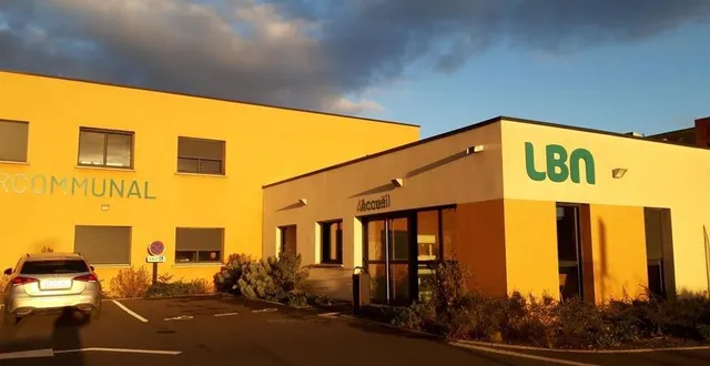 photo  jeudi 27 mars, une réunion publique se tient au pôle intercommunal de lbn communauté, à loué.   &copy;  le maine libre. 