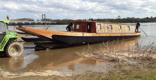 photo  mercredi après-midi, matthieu perraud, accompagné de son copilote noé bréchet, étaient à bord du caillotte pour sa remise à l’eau, à la cale de la meilleraie, à varades (loire-atlantique).  &copy;  ouest-france 