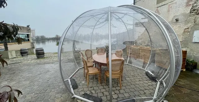 photo  quelle est cette bulle transparente installée face à la loire près d’angers ?  &copy;  co - anthony pasco 