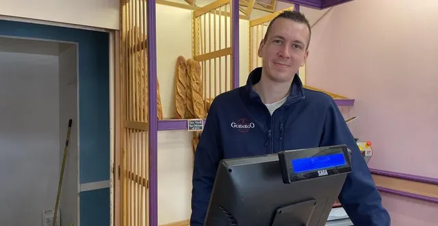 photo  pierre desvaux est désormais seul au comptoir de la boulangerie d’auvers-le-hamon.  &copy;  le maine libre 