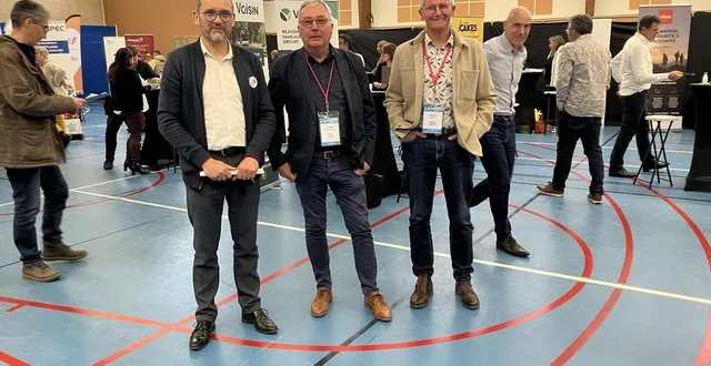 photo  frédéric bréhéret, directeur de l’agence france travail des capucins ; jean-jacques girard, président de la ccals, et olivier cailleau en charge de l’économie à la communauté de communes.  &copy;  ouest-france 