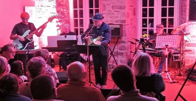 photo  belle ambiance à la médiathèque, vendredi soir. le groupe des copains d’accords ont présenté une vingtaine de standards de la chanson française, réadaptés dans l’orchestration : brel, brassens, nougaro, louise attaque… le public d’une cinquantaine de personnes, ravi, ne s’est pas privé de les accompagner de la voix.  &copy;  ouest-france 