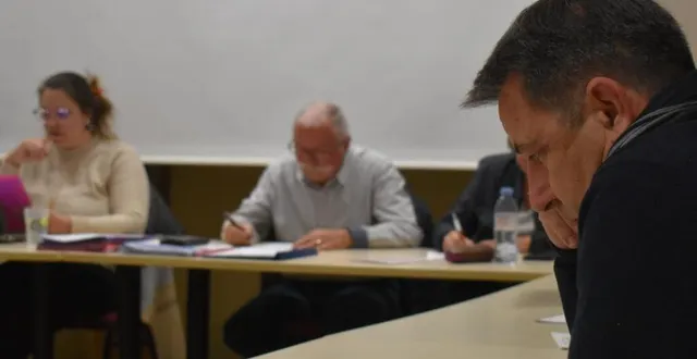 photo  lecture attentive des chiffres.  &copy;  le maine libre 