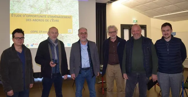 photo  le consultant en urbanisme denis lochmann a présenté les conclusions de son travail aux élus des deux communes qui œuvrent pour valoriser tous les enjeux économiques et touristiques de la vallée de l’èvre.  &copy;  ouest-france 