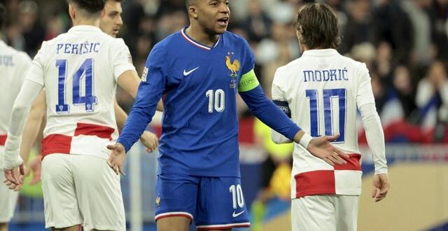 photo brassard de capitaine autour du biceps, kylian mbappé a harangué le public du stade de france à de nombreuses reprises, dimanche 23 mars, face à la croatie. © dppi via afp