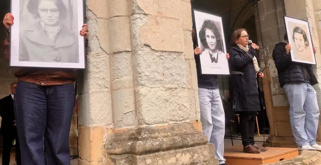 photo  angers, lycée du bellay, le 24 mars 2025. les élèves ont brandi les photos des trois anciennes collégiennes de l’établissement déportées puis gazées à auschwitz en 1942.  &copy;  co 