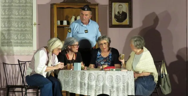 photo  le groupe de jeunes retraitées ne manquent pas de fantaisie pour faire renoncer le promoteur à la réalisation d’un parc d’attraction ..., fallait pas les agacer.  &copy;  ouest-france 